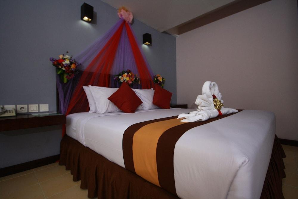Grand Santhi Hotel Denpasar Zewnętrze zdjęcie